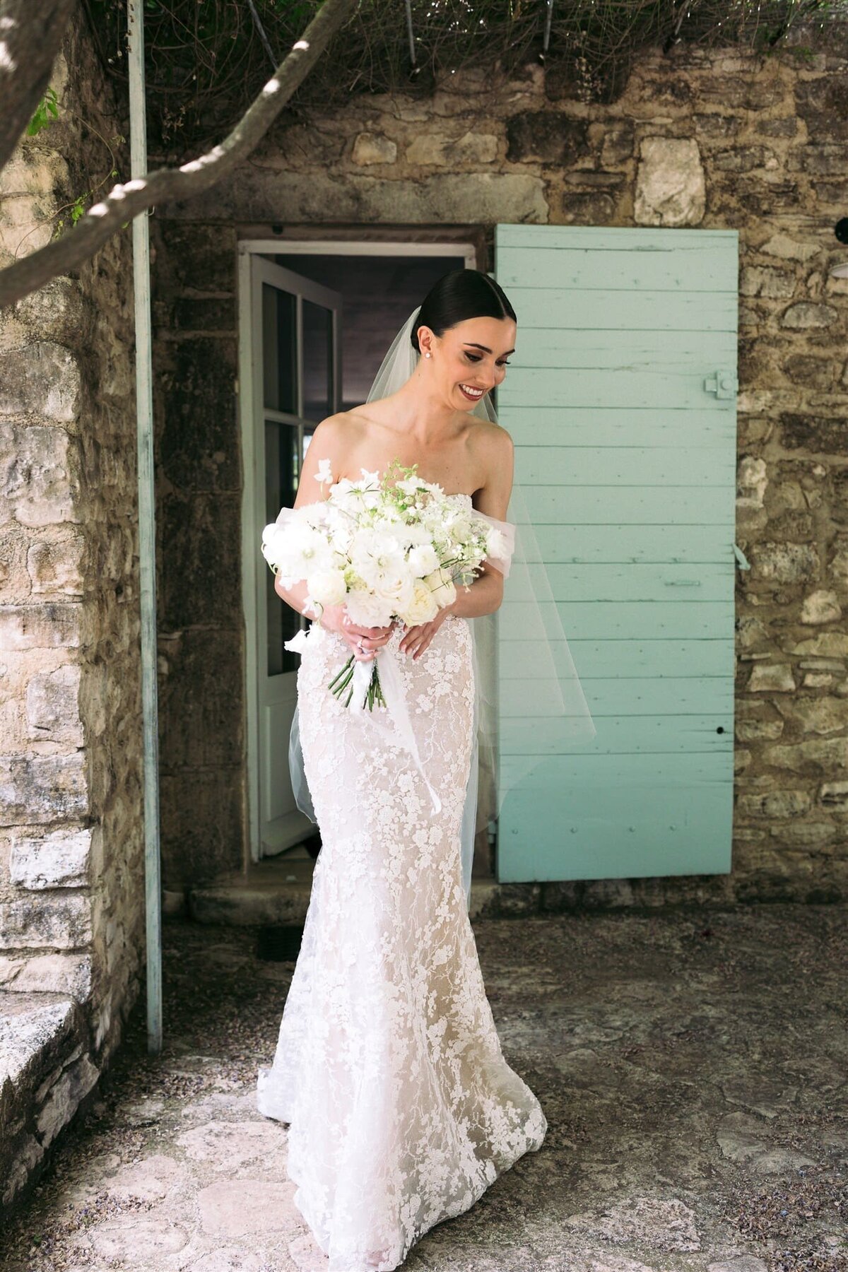 elegant-and-chic-bride