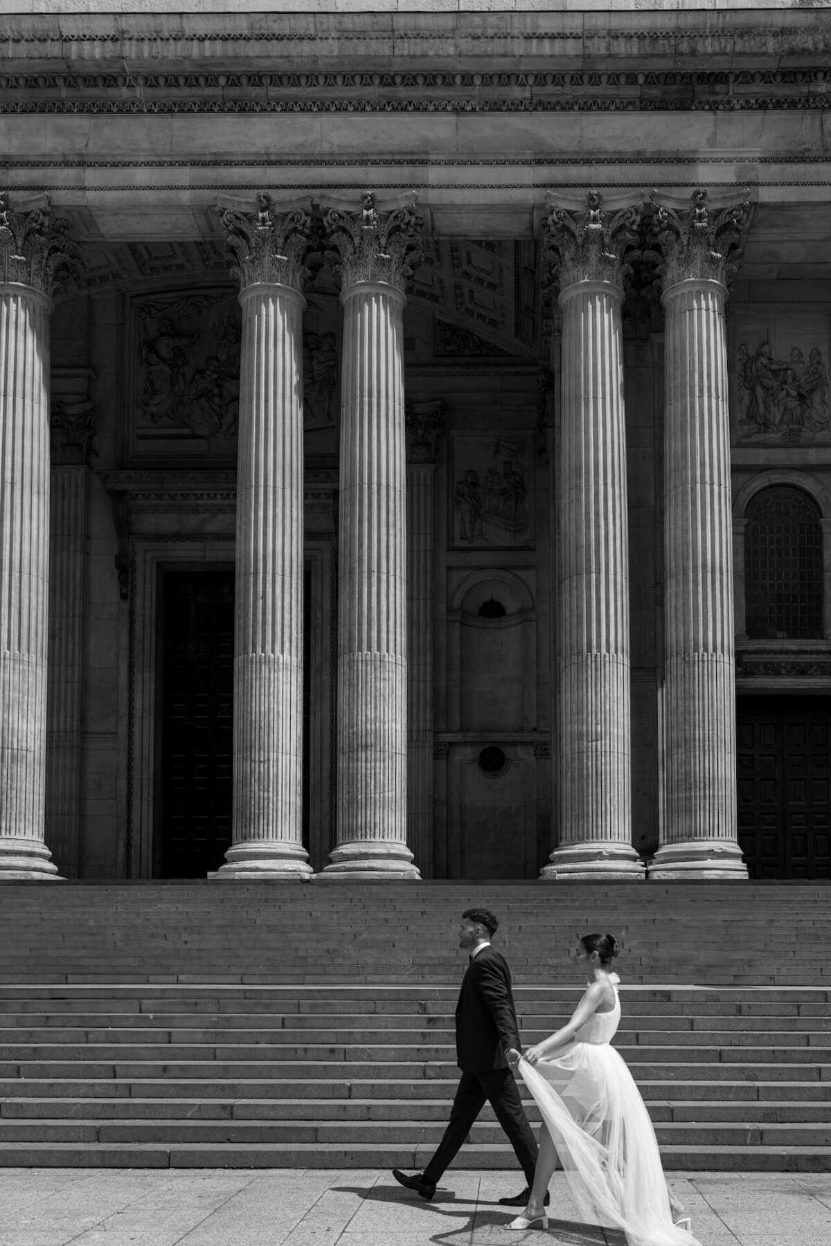 timeless-romantic-luxury-wedding-bride-london-centrallondon-blackandwhite-stpauls-editorial-photography