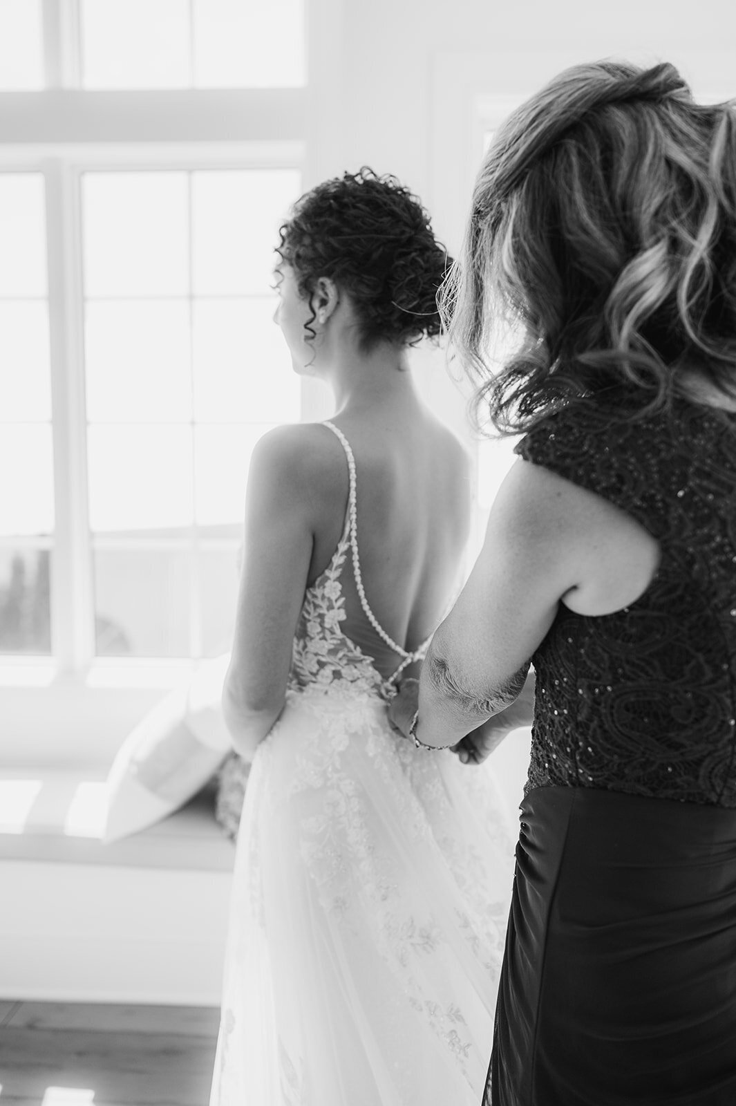 bride gets ready for wedding