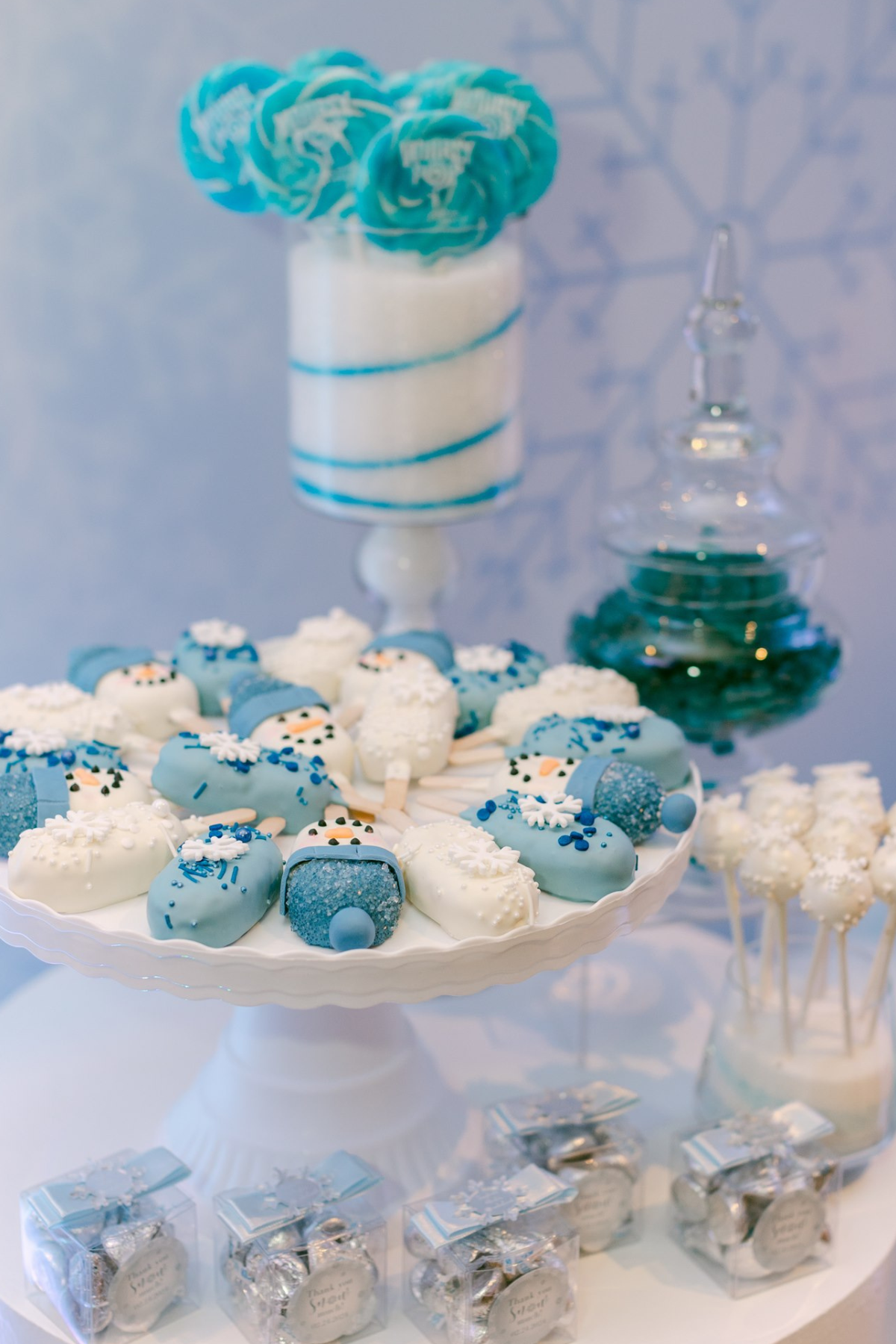 winter-themed-birthday-balloon-decor-dessert-bar-1