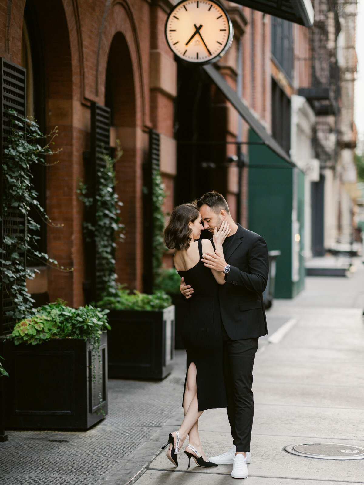 nycengagement-sohoengagementsession-fineartweddingphotographer-felixfeyginphotography-002