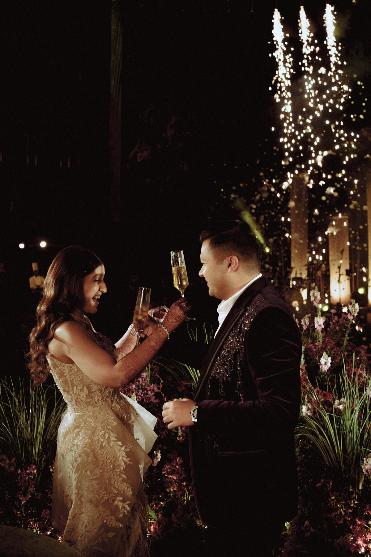 COUPLE PHOTOS IDEAS | LUXURY WEDDING PHOTOGRAPHER | PORTFOLIO | TEAM OMBRE | CANDID PHOTOS