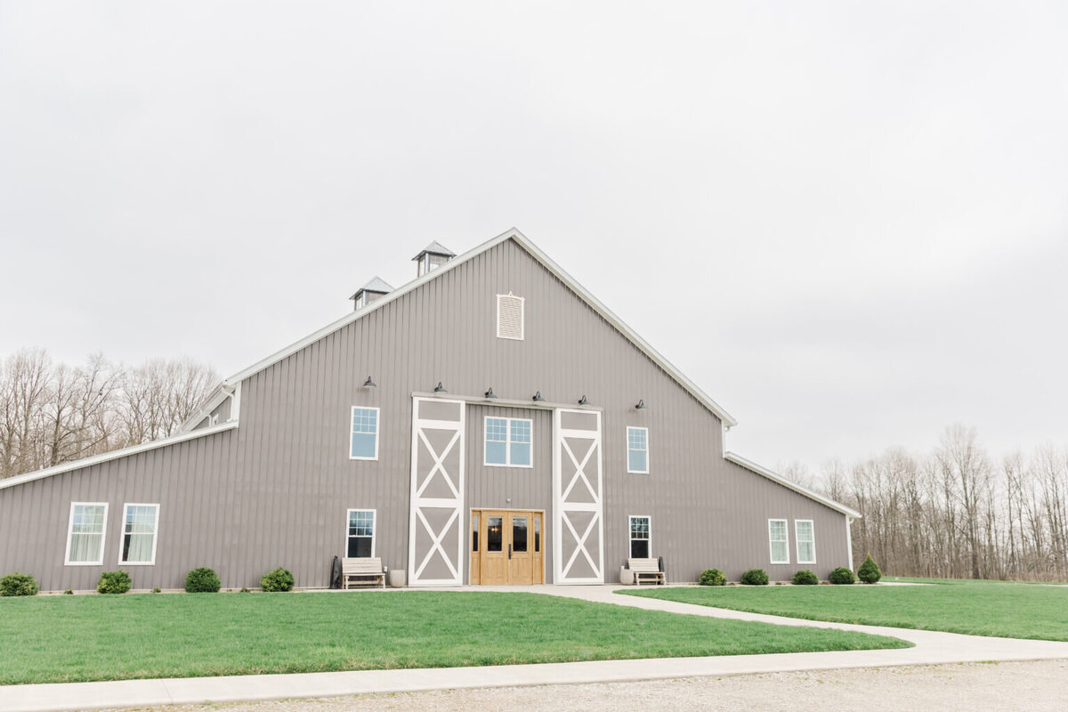 TheFourSeasonsBarnSpringWedding0023-1-1536x1024