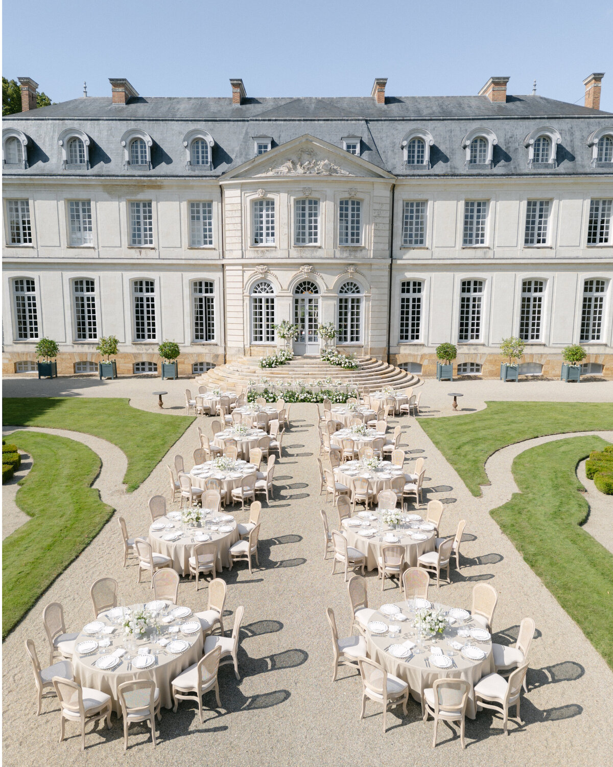 Chateau-de-Grand-Luce-wedding-florist-Floraison36