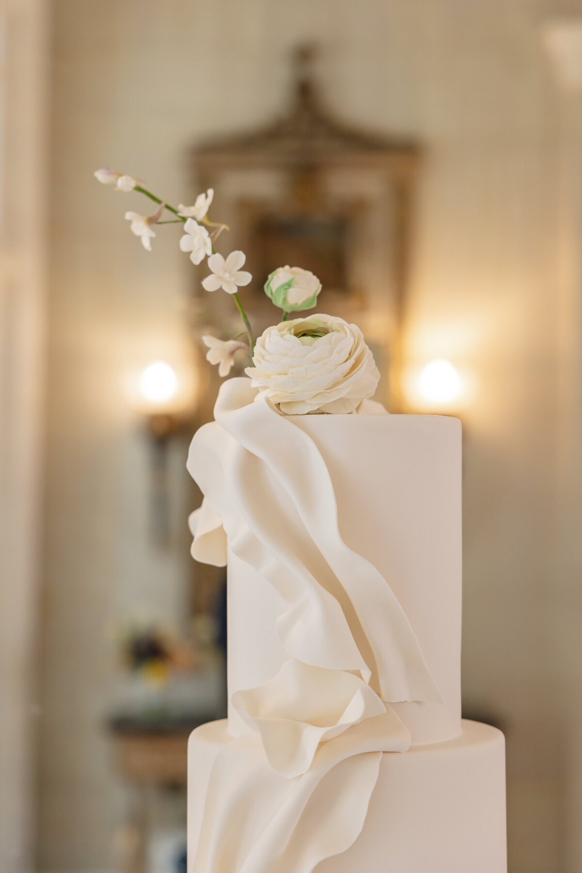 modern-romantic-white-wedding-cake-at-wadsworth-mansion-ct