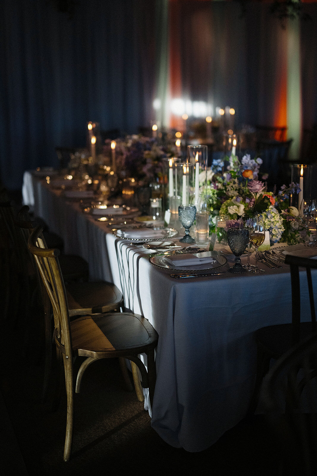 tablesetting-at-sunset-taper-candles-aspen-HBICWeddings