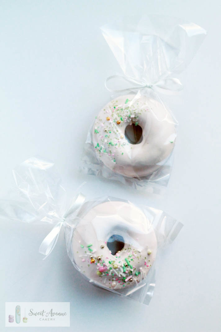 elegant white wedding donut favours