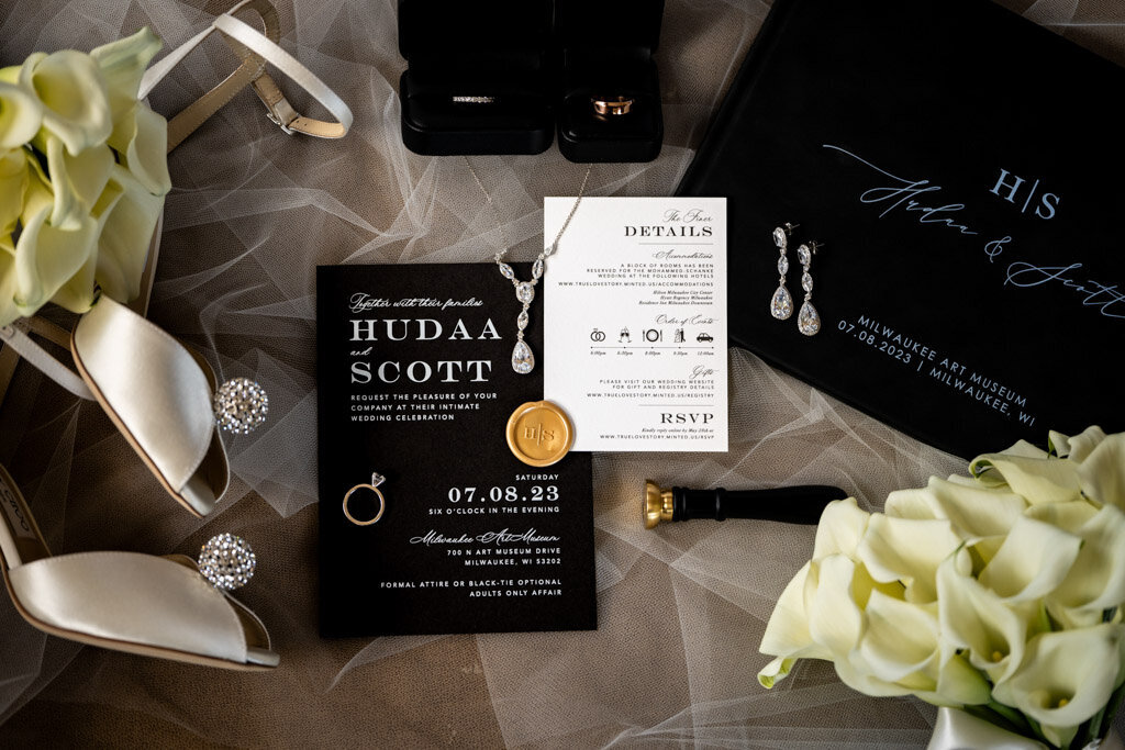 3-Milwaukee-Art-Mueseum-Wedding-Lauren-Ashley-Studios