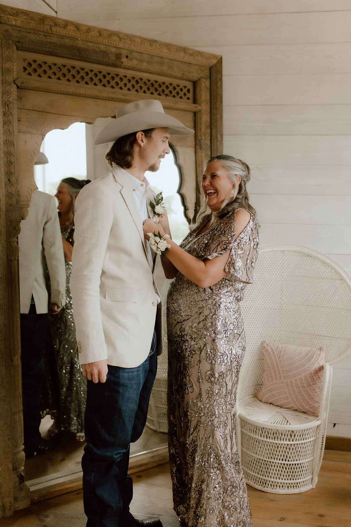 Hummingbird Hill wedding with stunning ceremony views and timeless portraits.