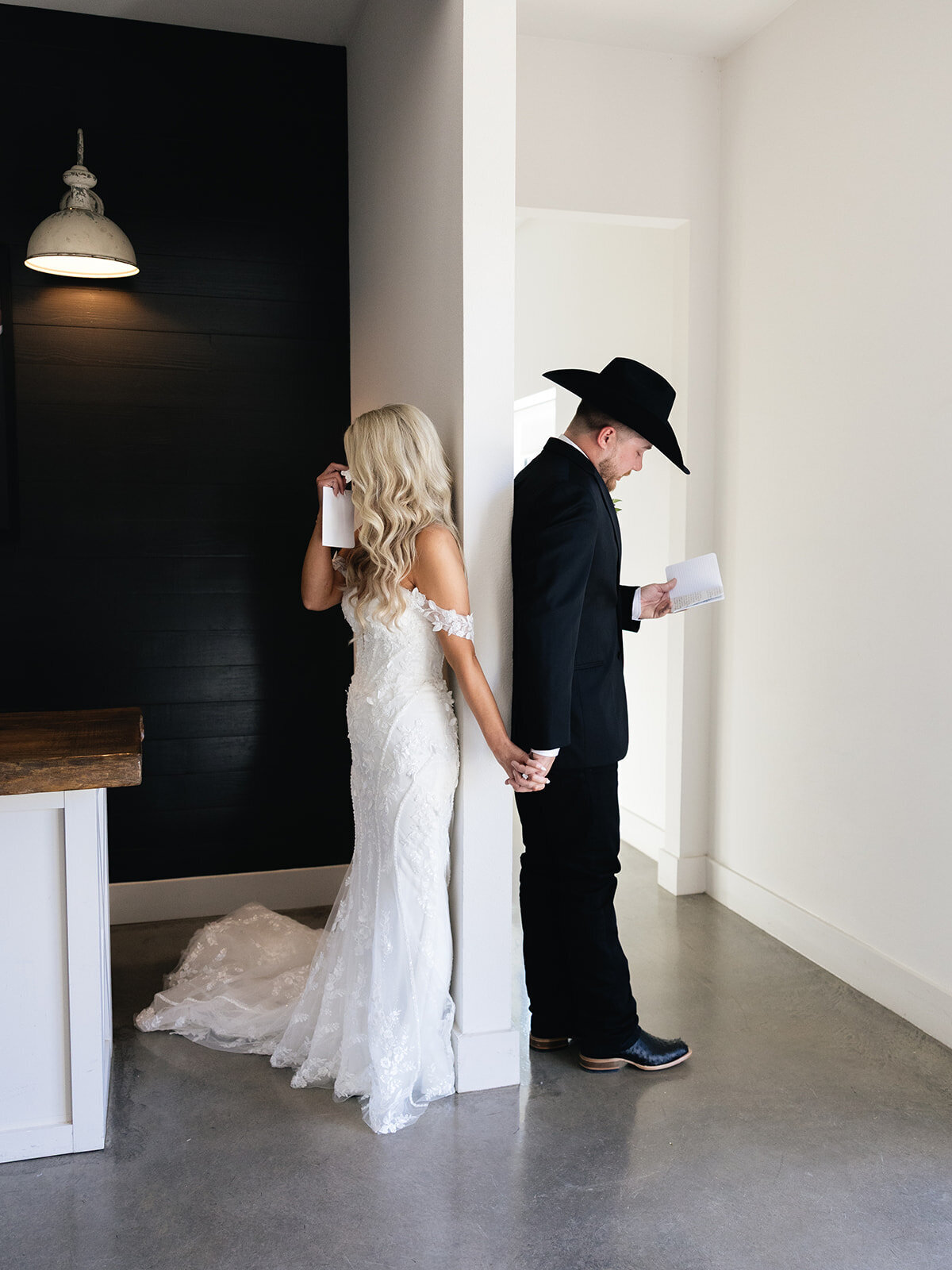 2025-10-11_DykesWeddingPreviews_MollyMurphyPhotography-25