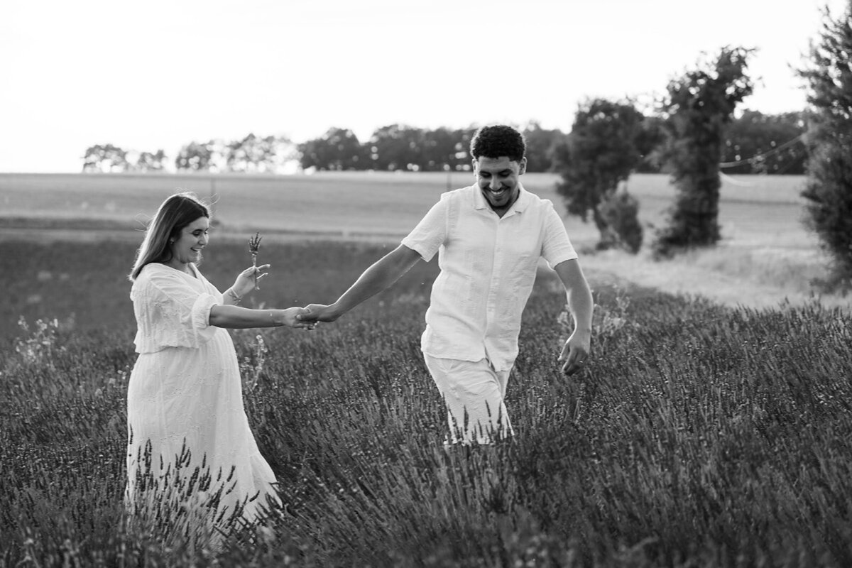 shooting-grossesse-couple-lavandes-provence163