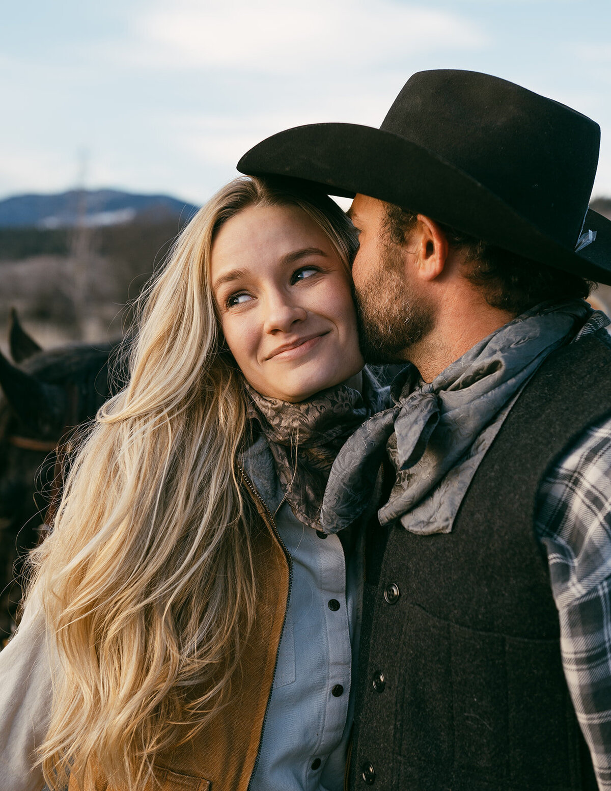 presley-gray-photo-montana-western-ranch-couples-photoshoot-2148