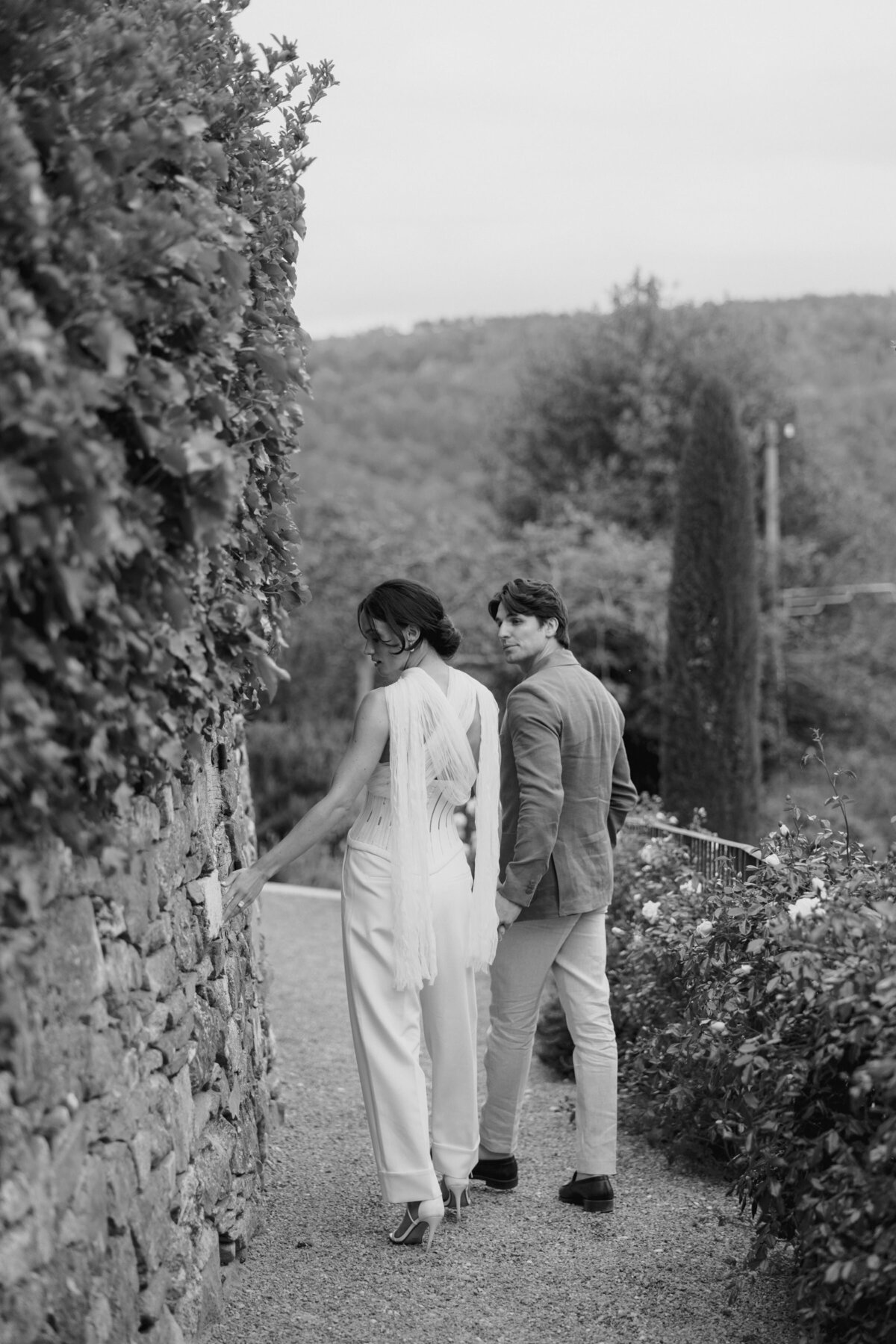 Luxury-Wedding-Tuscany-Welcome-Dinner-Italy-Larisa-Shorina-Photography-Monteverdi-18