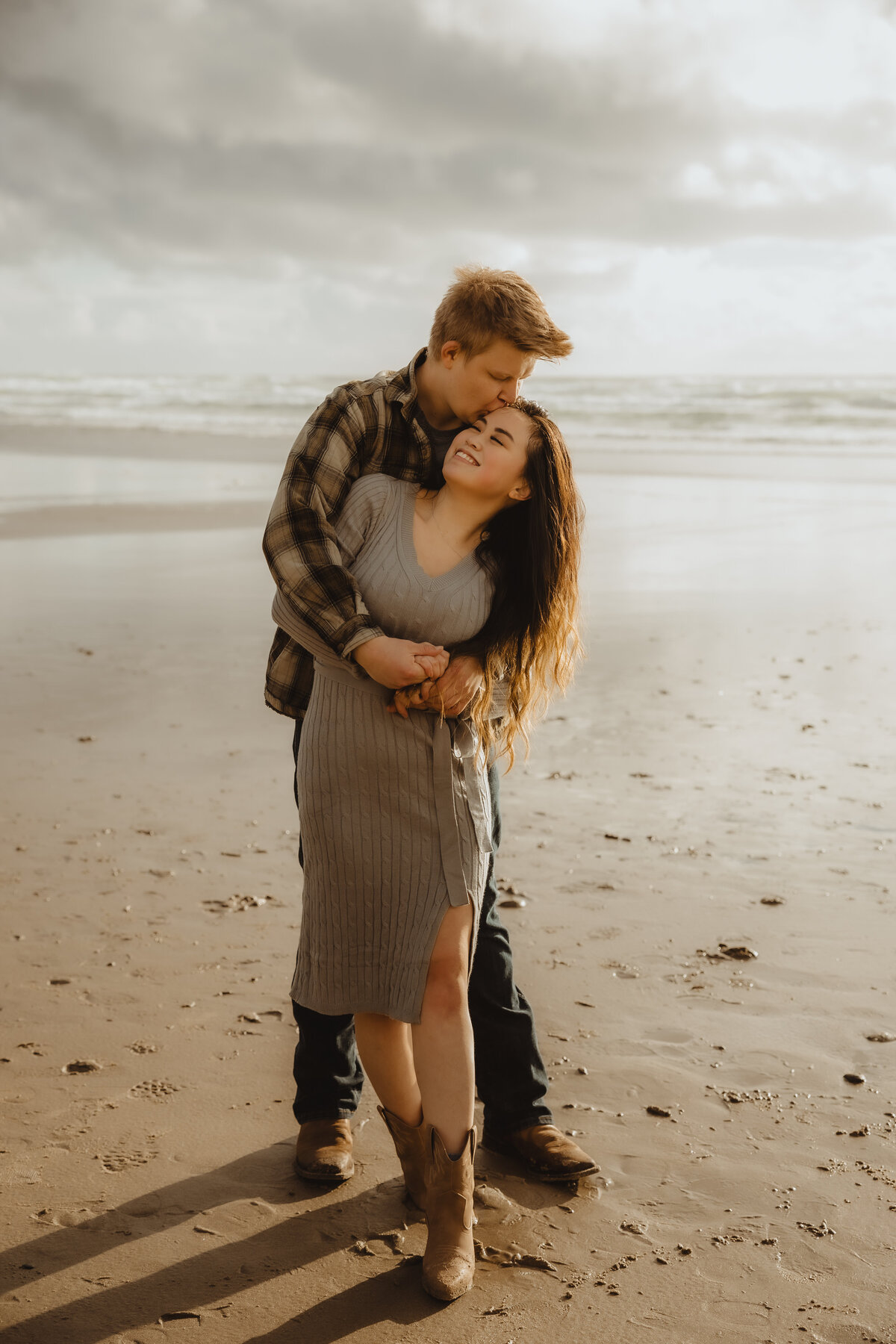 OREGON BEACH COUPLE