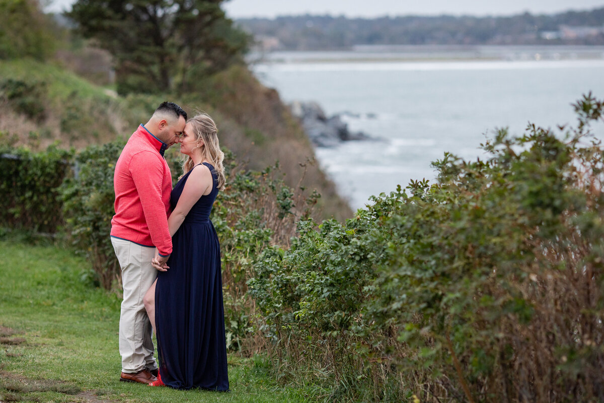 Newport-Cliffwalk-Engagement-session-Kelly-Pomeroy-Photography-Maggie-Javier--10