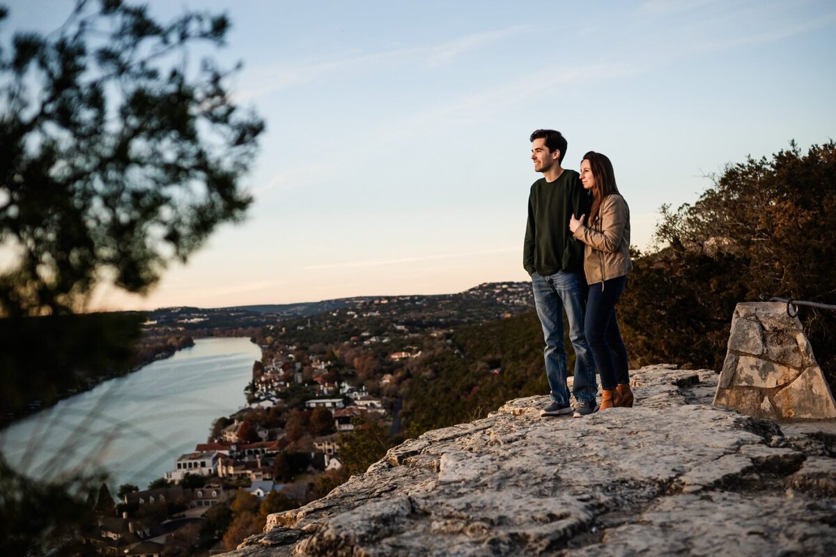 mount-bonnell-engagement-session-photos-1538x1024