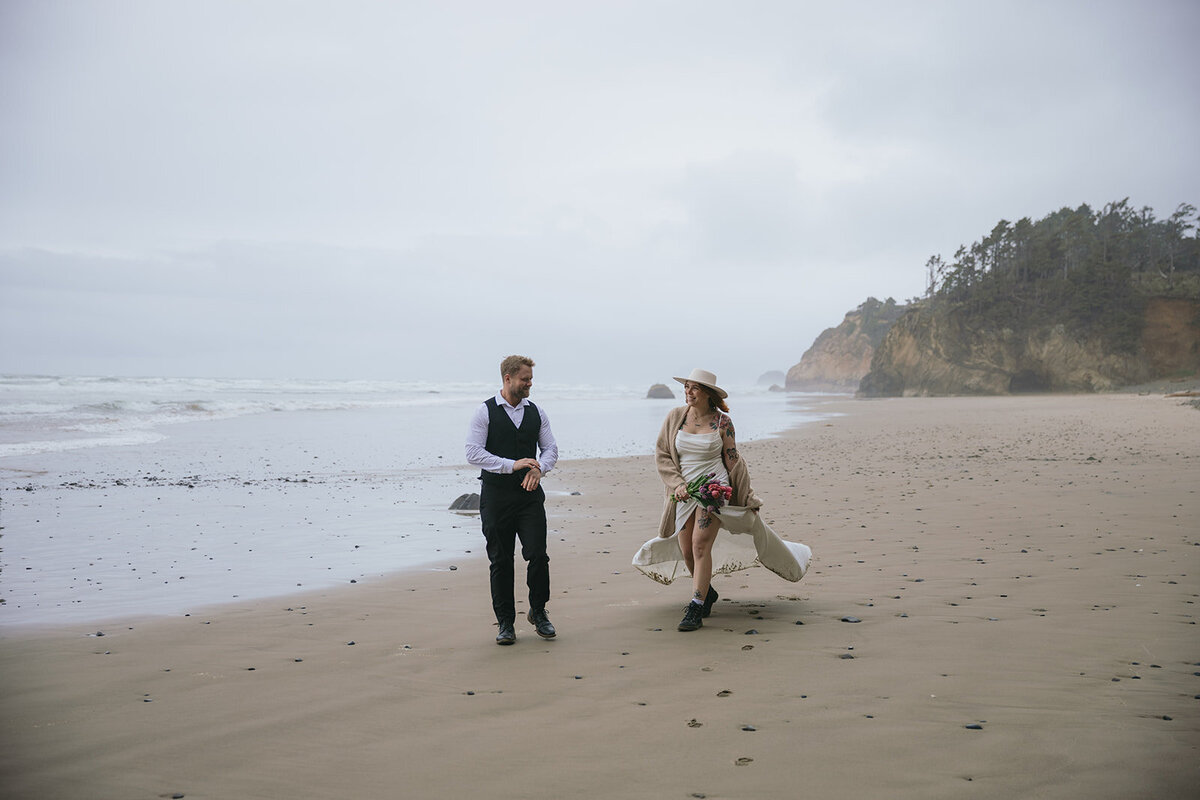 oregon-coast-ecola-hug-point-beach-forest-elopement-wedding-301