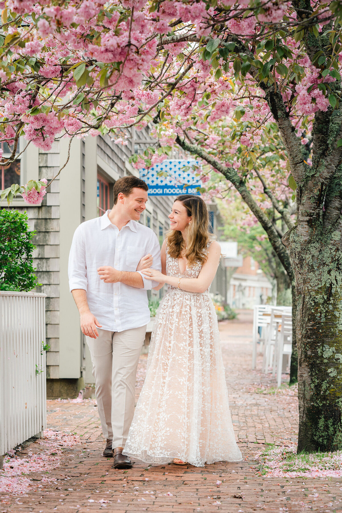 Downtown-Nantucket-Summer-Portraits-45