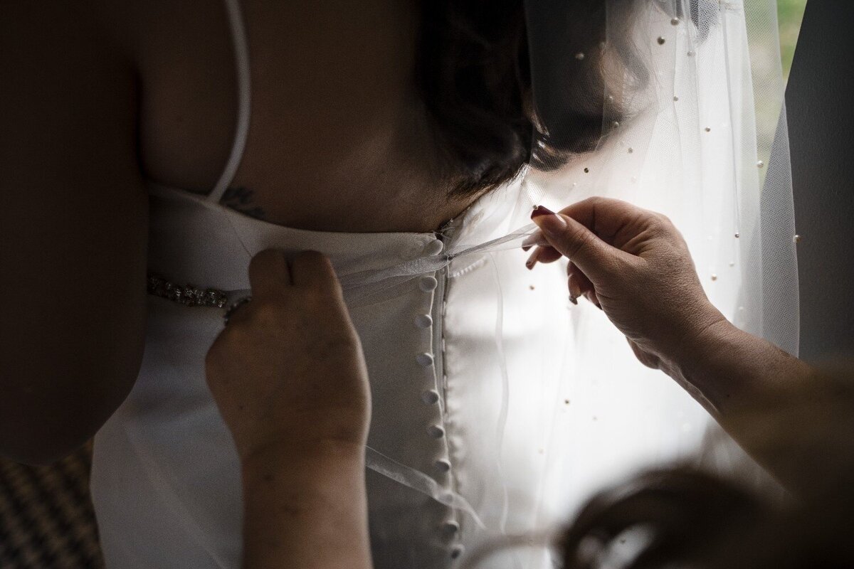 wedding-dress-details-closeup-buttons