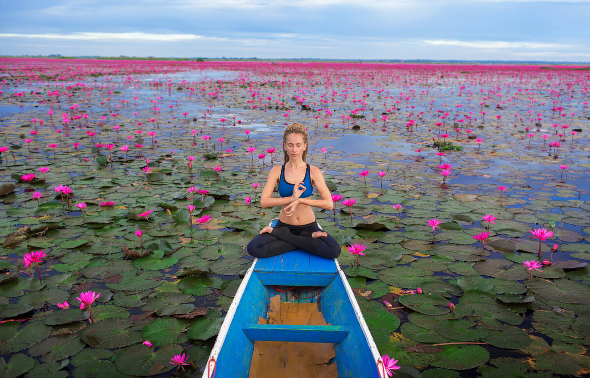 women_practicing_meditation_lotus _flowers