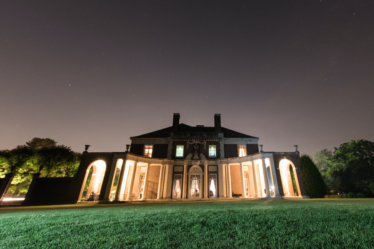 de Seversky Mansion at night