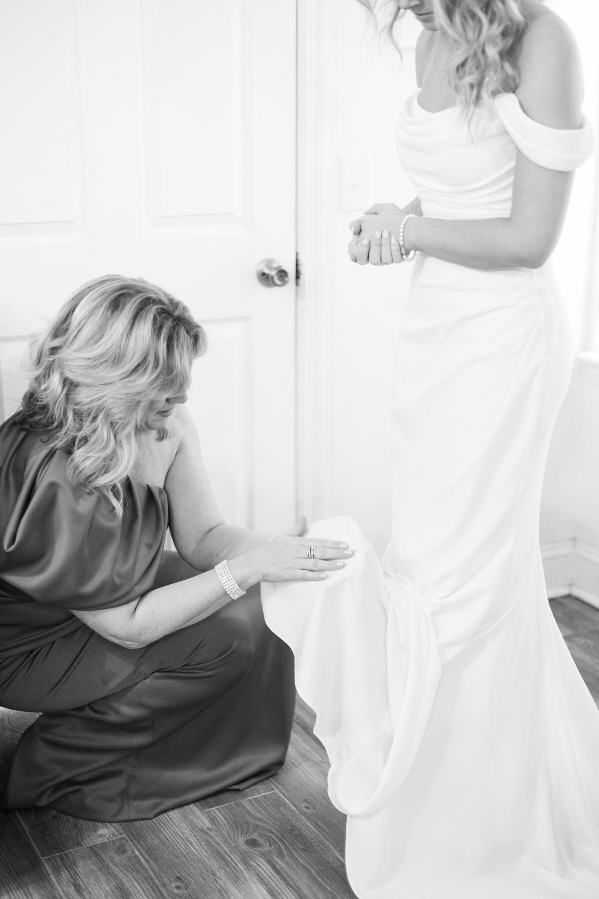 Katherine Horton Photography Sarah & Trey's Wedding Day Bride Getting Ready 089