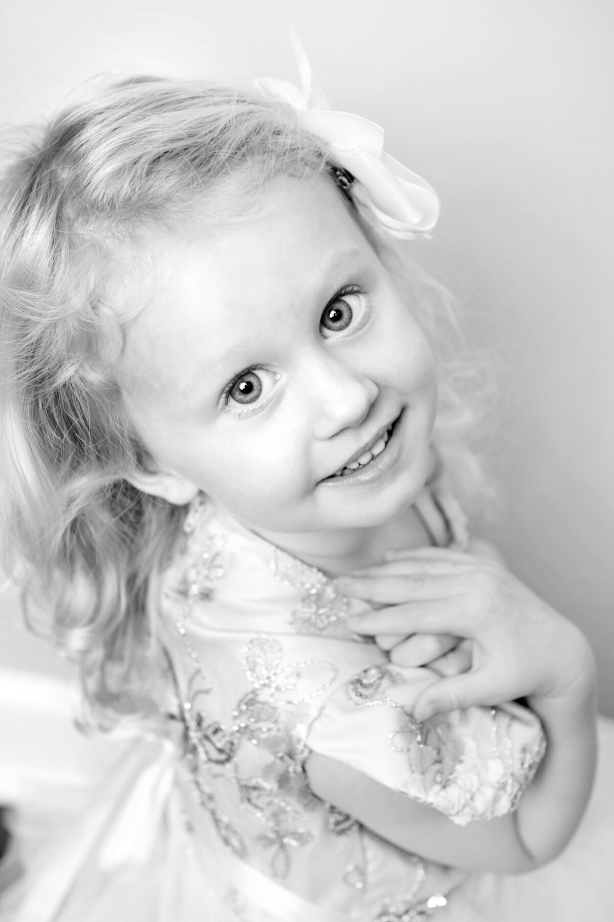 allie hands bw 4