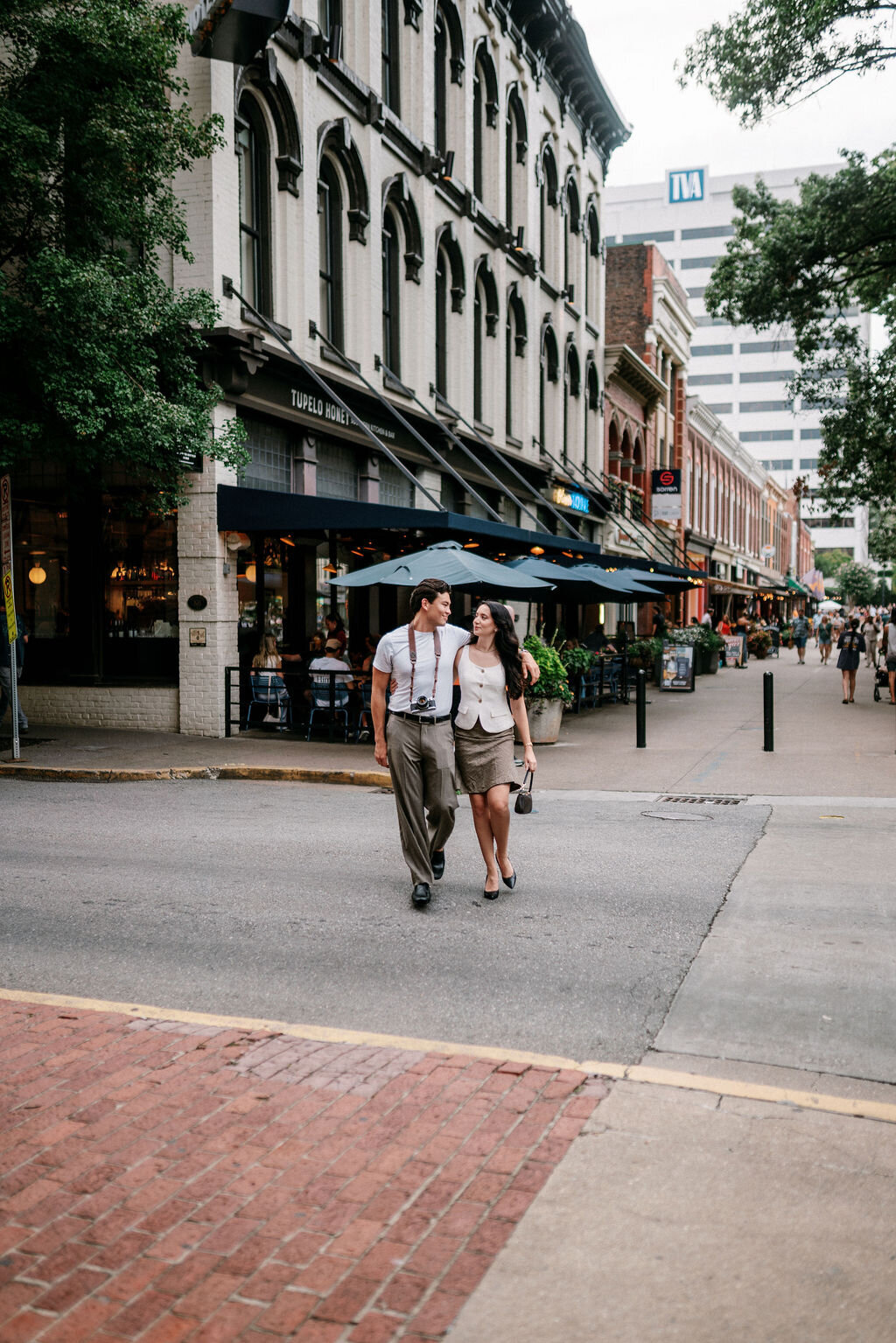 romantic film market square engagement photos knoxville tennessee30