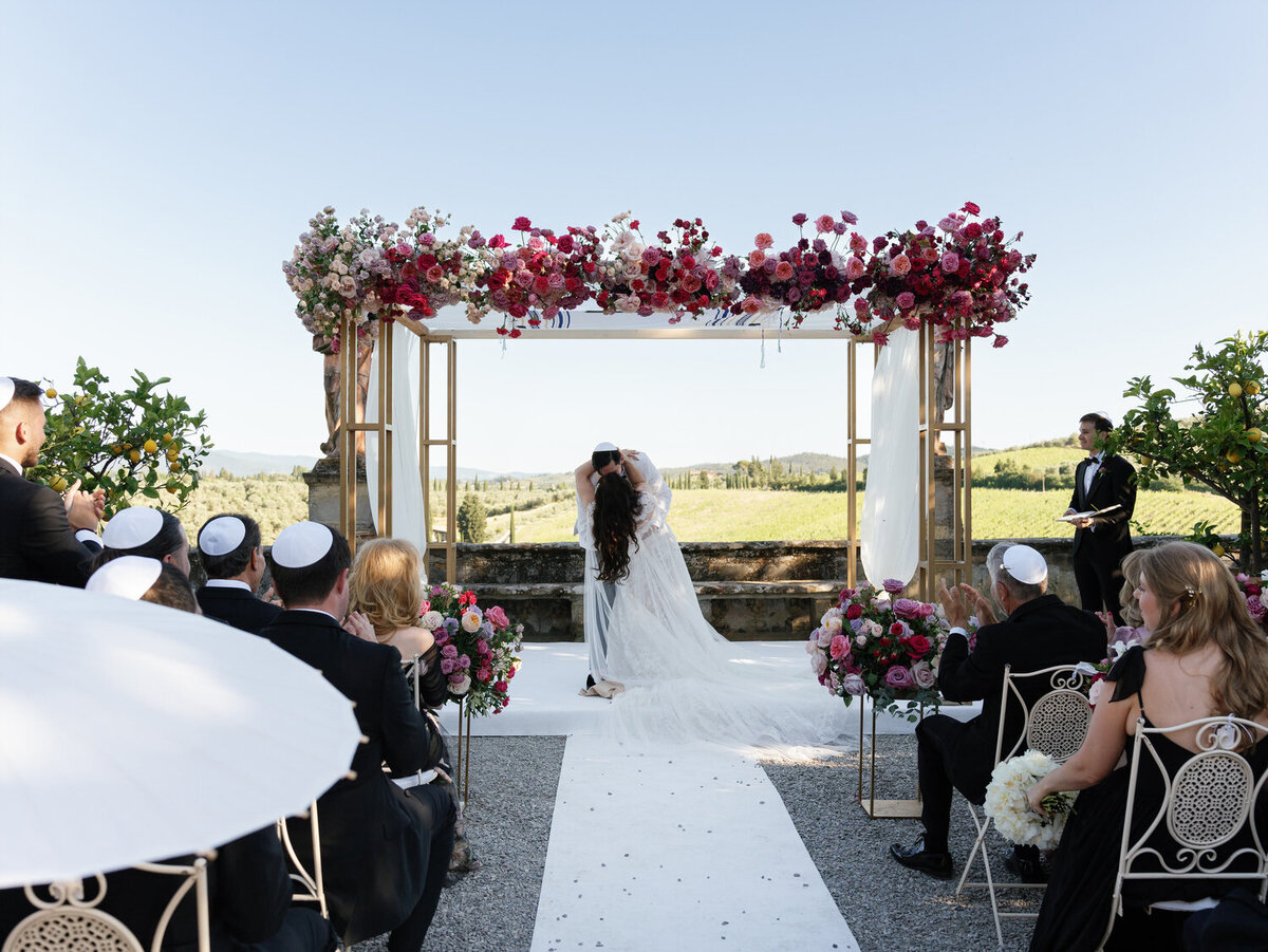 093-Bride-and-Groom-First-Kiss-as-Married-Couple