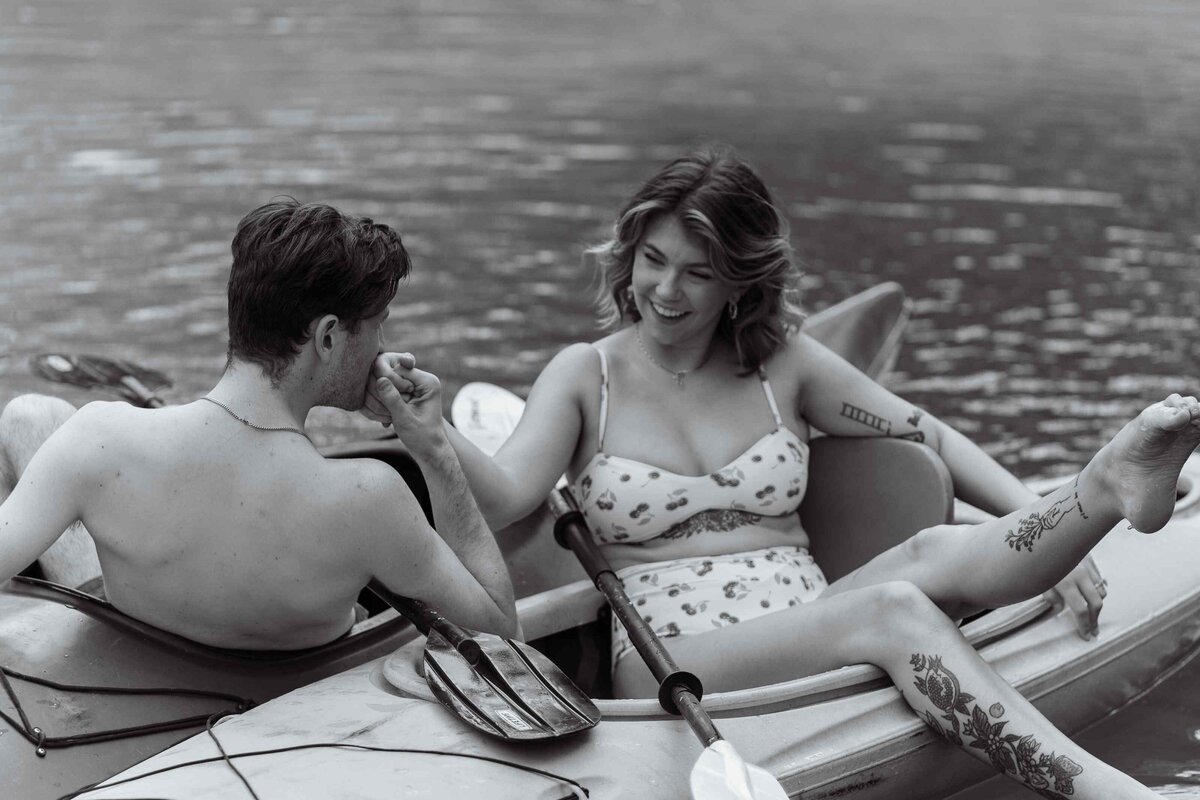 10-couple-in-kayaks-greyscale
