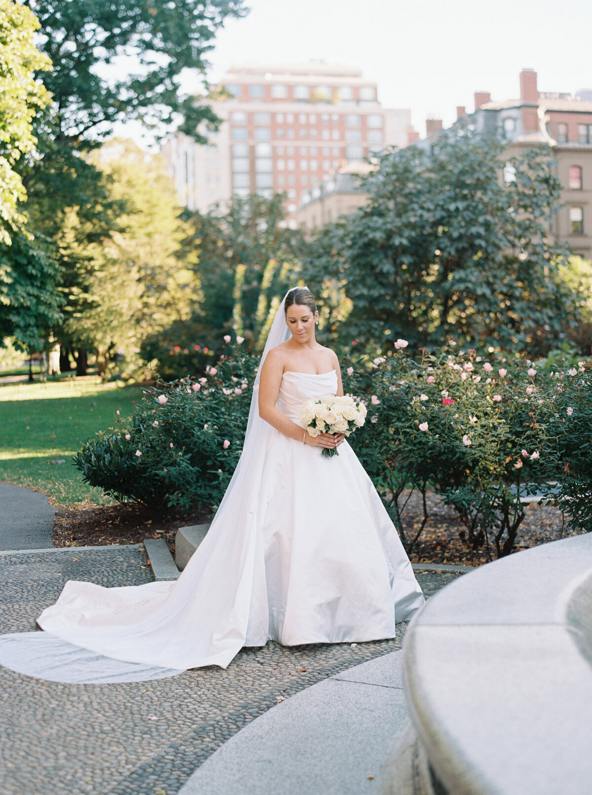 Kate-Murtaugh-Events-wedding-planner-portrait-bride-Boston-Public-Garden