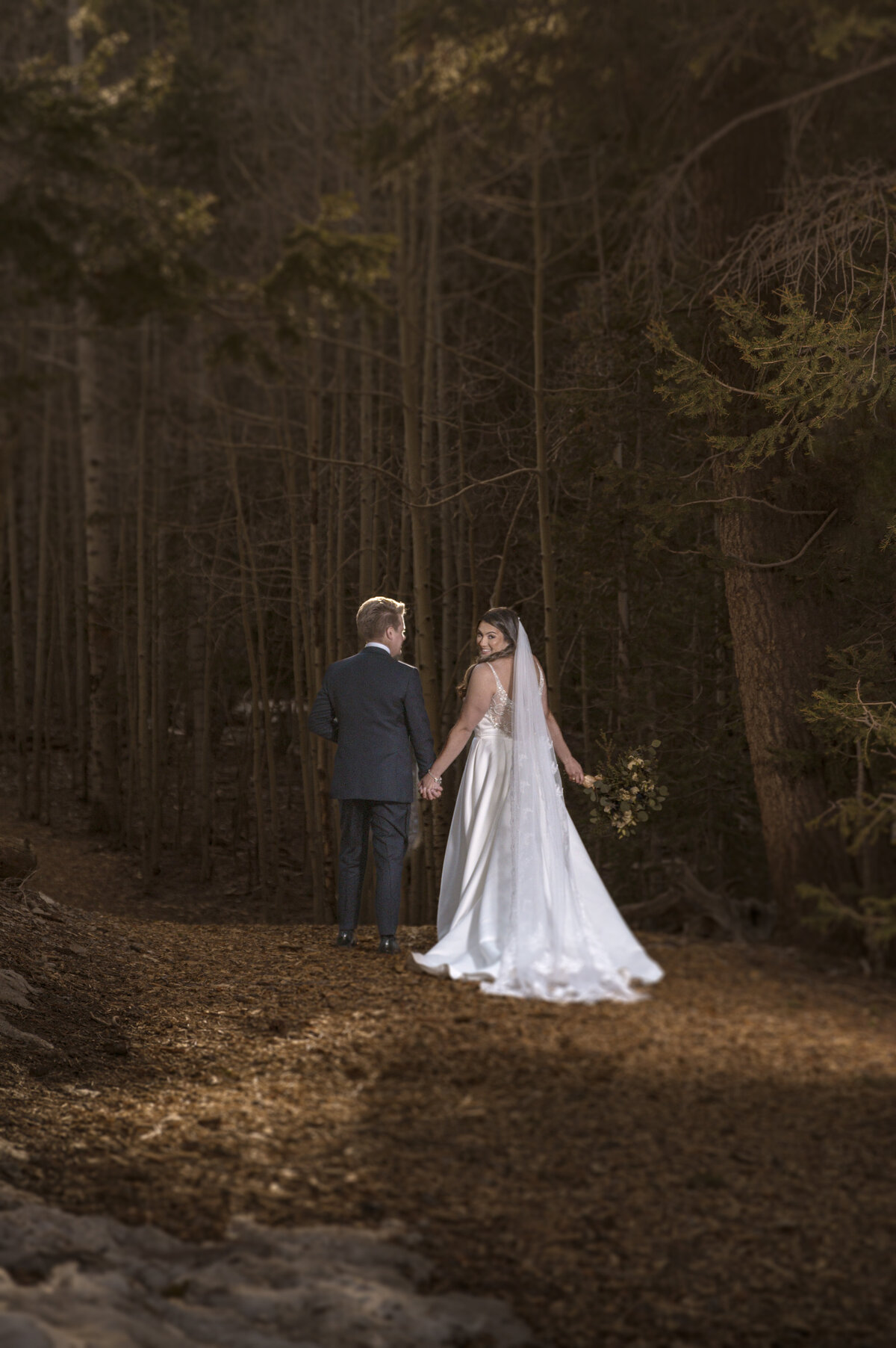 lincoln-outdoor-wedding-couple-kiss-legacy-in-light (62)