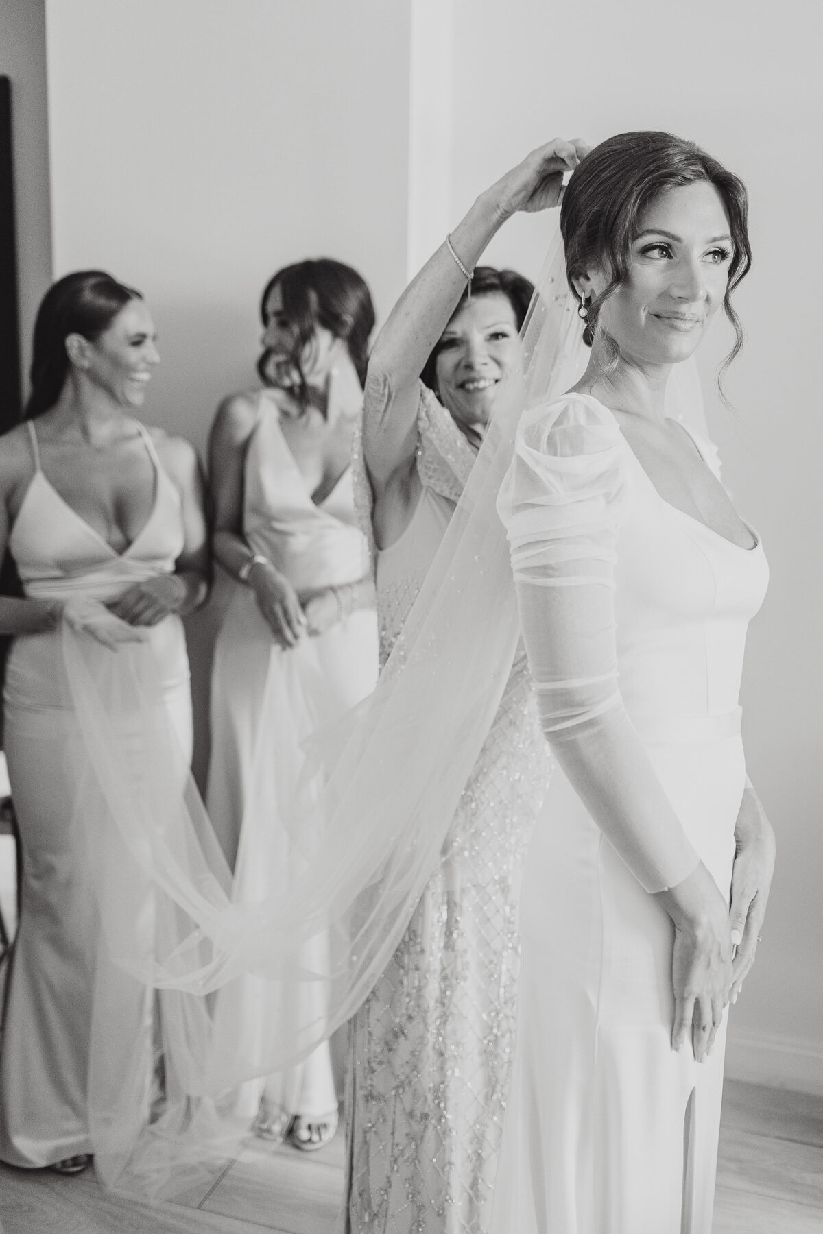 Beach Club Modern Chic Wedding with Touches of Pearl and Gold - Top East Coast Wedding Photography - Ashley Mac Photographs - New Jersey - New York - Connecticut - Rhode Island -12