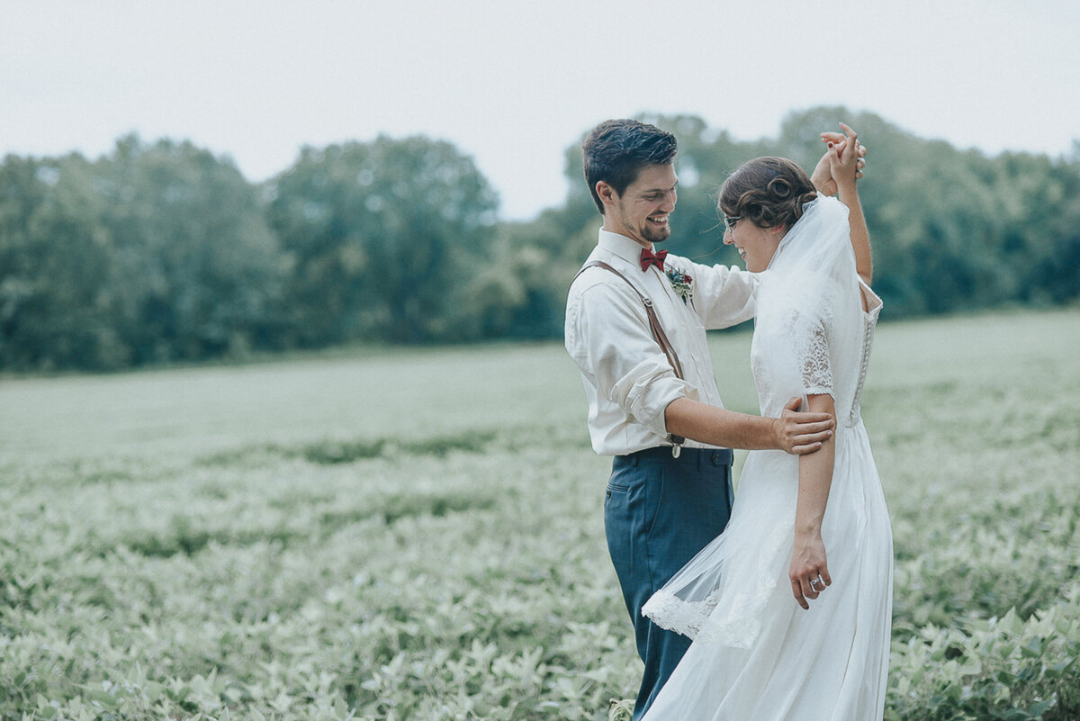 wedding photos | Iowa wedding photographer | Iowa Photographer | Playlife | Cedar Rapids | Iowa City | Kalona | Alaynna Ann Schwartz-16