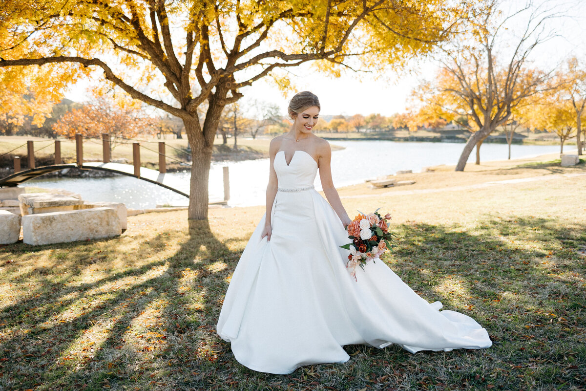 sendera-springs-bridal-session-texas-wedding-photographer-leah-thomason-6