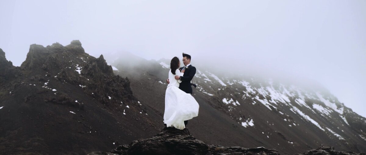 black-church-iceland-intimate-wedding-elopement-005