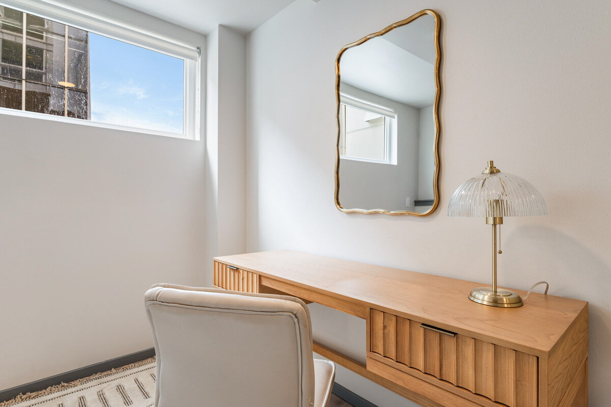 215 Queen Anne Ave N_0043