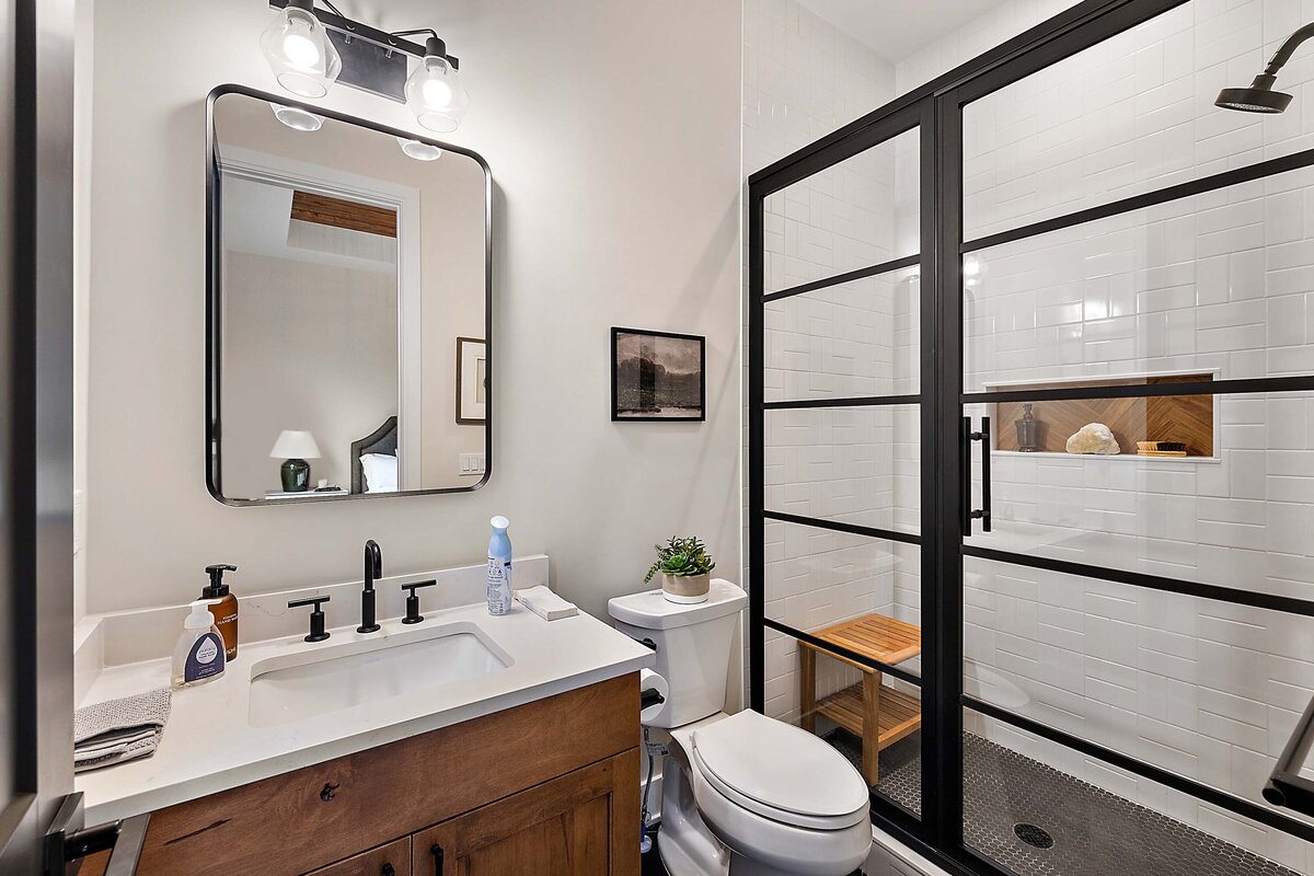 41-70802 Renata New Staging-41