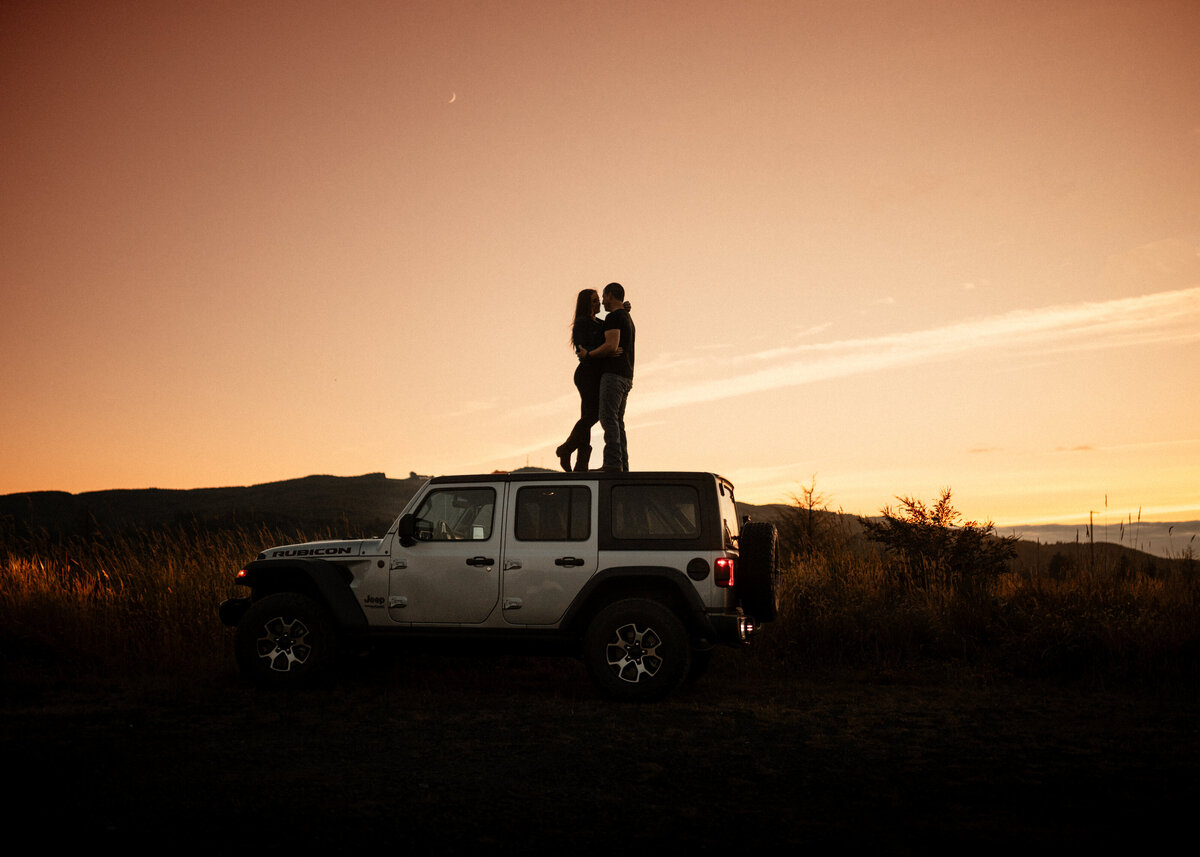 Texas engagement photoshoot on jeep during sunset