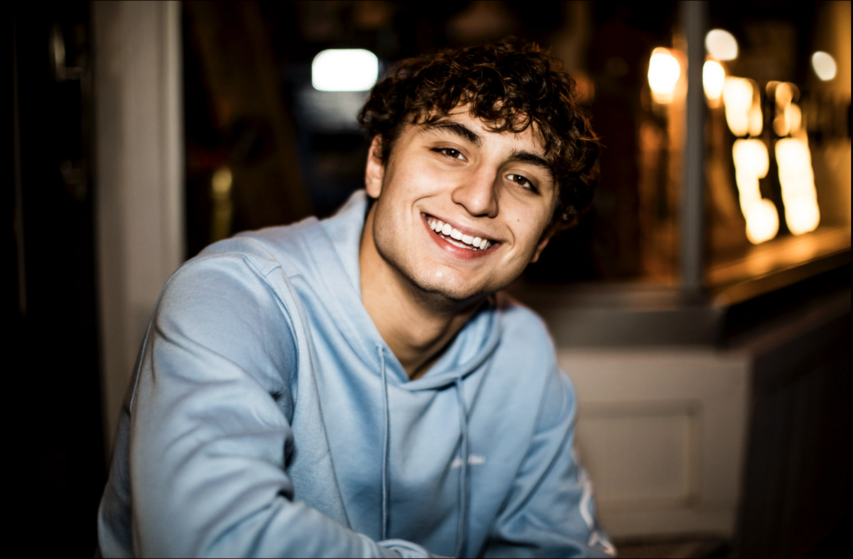 nighttime-senior-photos-guys