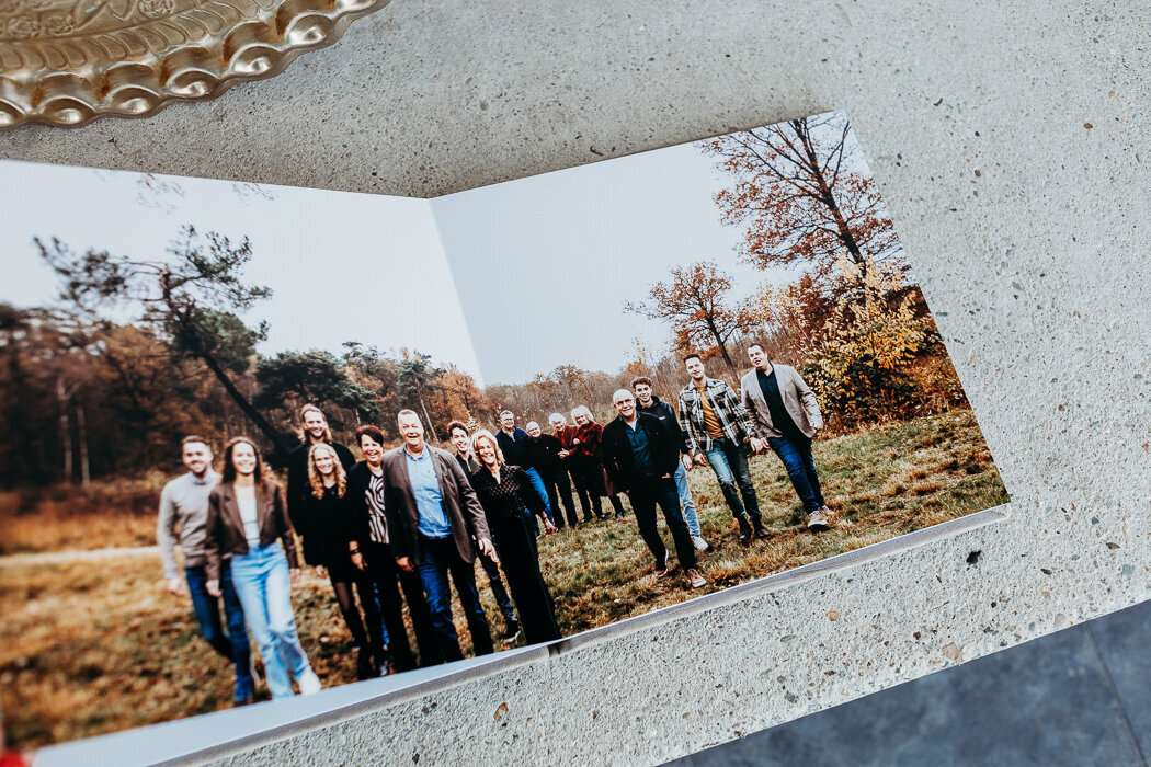 kleurrijkefamiliefotos, familiefotosindeherfst, herfstfotoshoot, koffietafelboek, spontanefamiliefotos, zundert, breda, rijsbergen, achtmaal, schijf, bosschenhoofd, oudenbosch