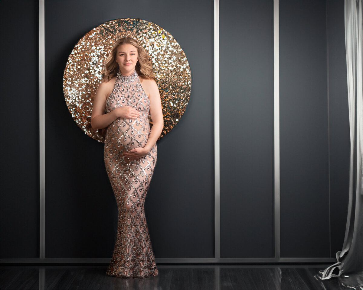 Elegant vintage-inspired maternity portrait with intricate details and a timeless look. Captured in Overland Park, Kansas, for families seeking high-end maternity photography