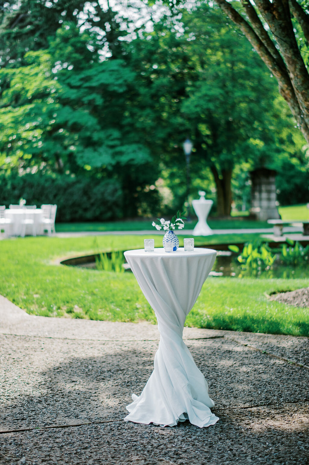 brielle-davis-events-strong-mansion-summer-white-blue-wedding-139
