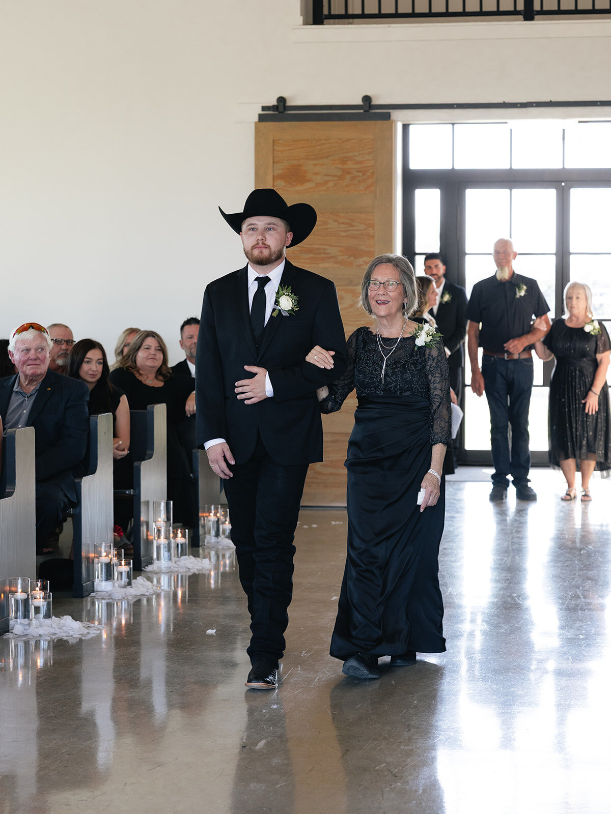 2025-10-11_DykesWeddingPreviews_MollyMurphyPhotography-47