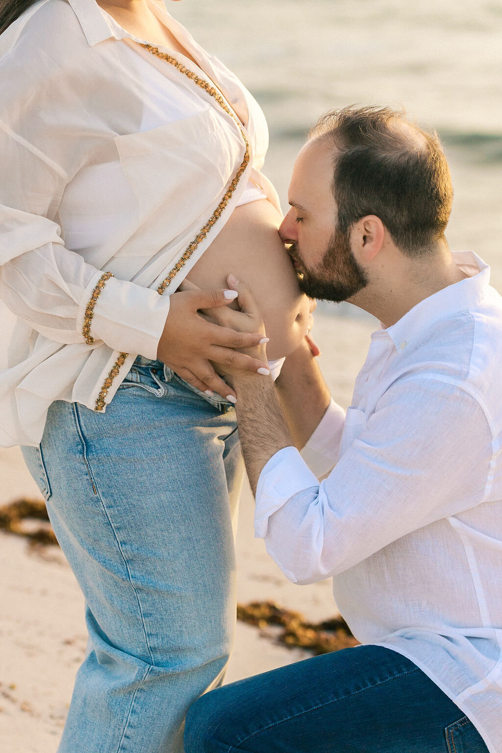 miami-maternity-session-belly-kiss-photo