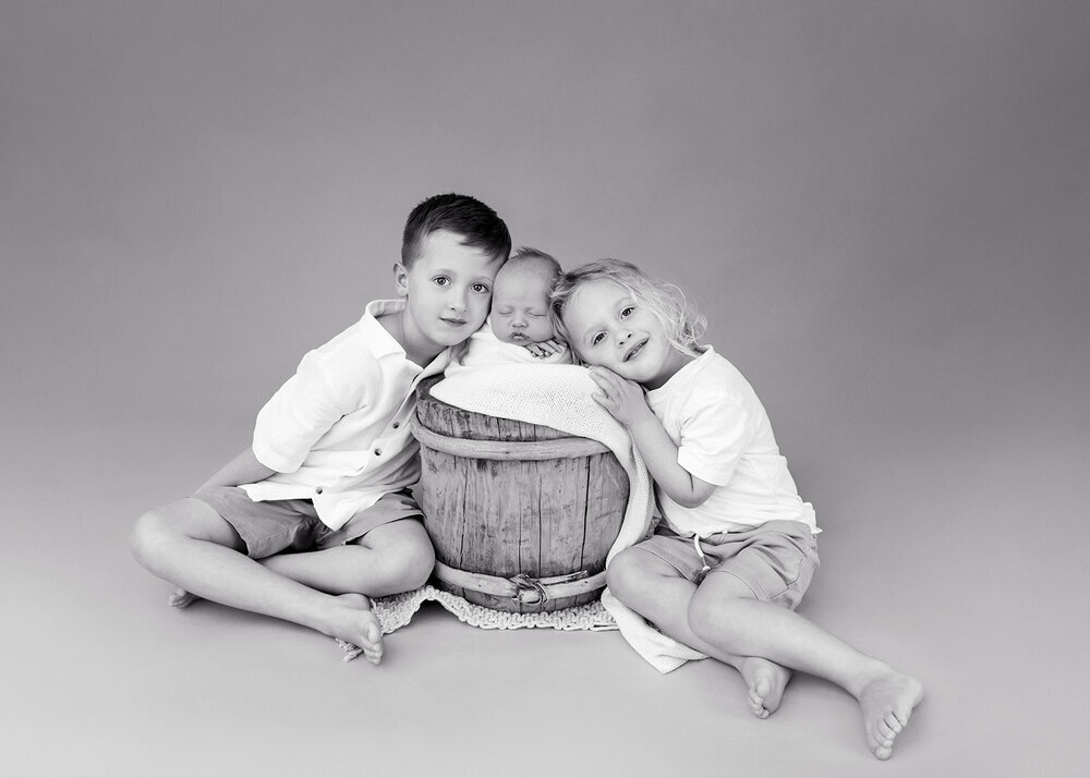 NEWBORN_BABYBOYINBUCKETWITHBROTHERS