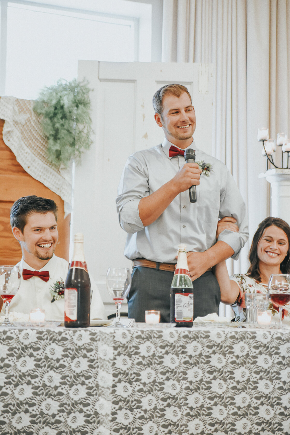 wedding speeches and cake | Iowa wedding photographer | Iowa Photographer | Playlife | Cedar Rapids | Iowa City | Kalona | Alaynna Ann Schwartz-50