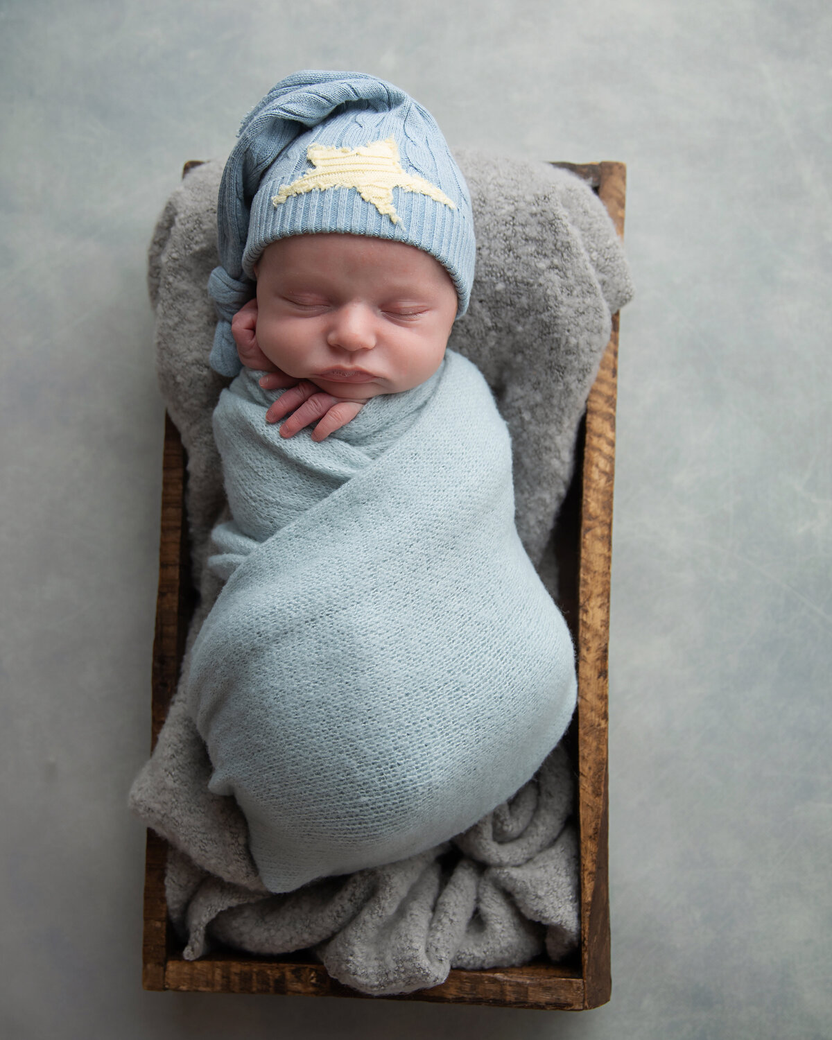 boy-blue-star-newborn-photos