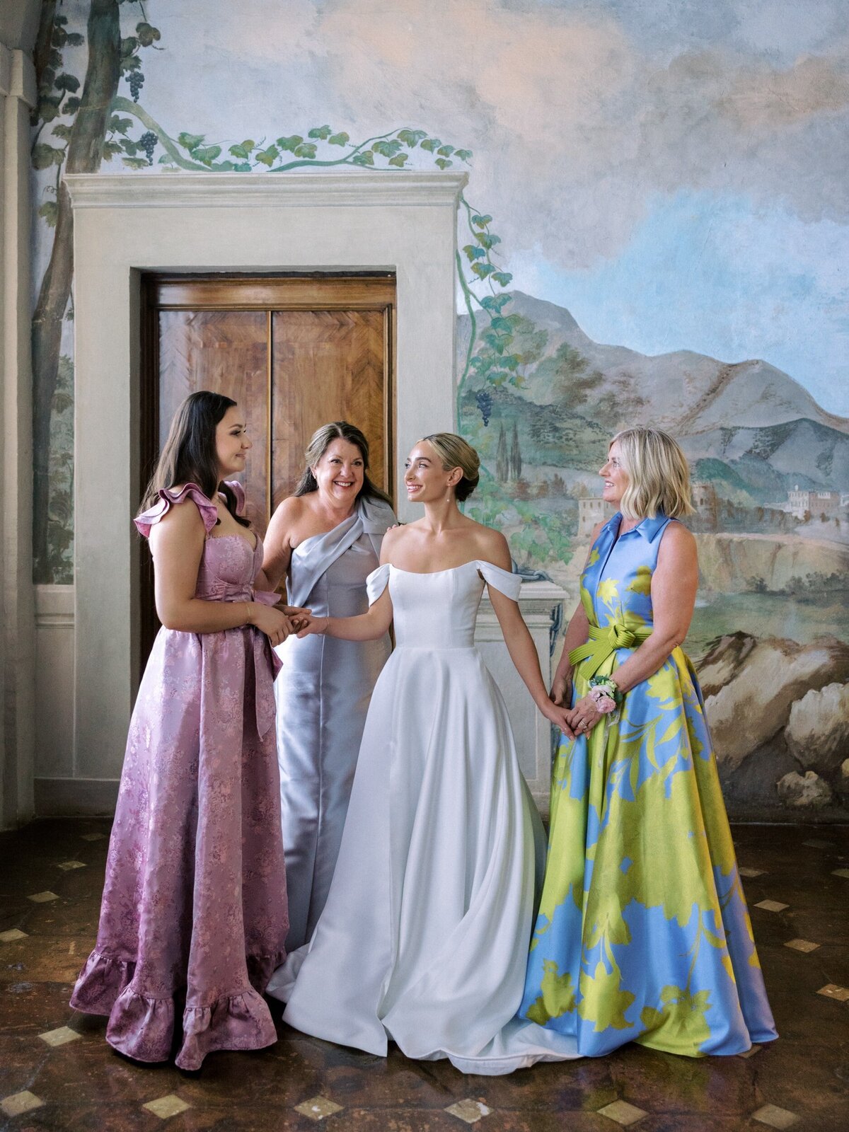 Brides_Villa-Cetinale-Italy_Redamancy-Photo-and-Film_023-min