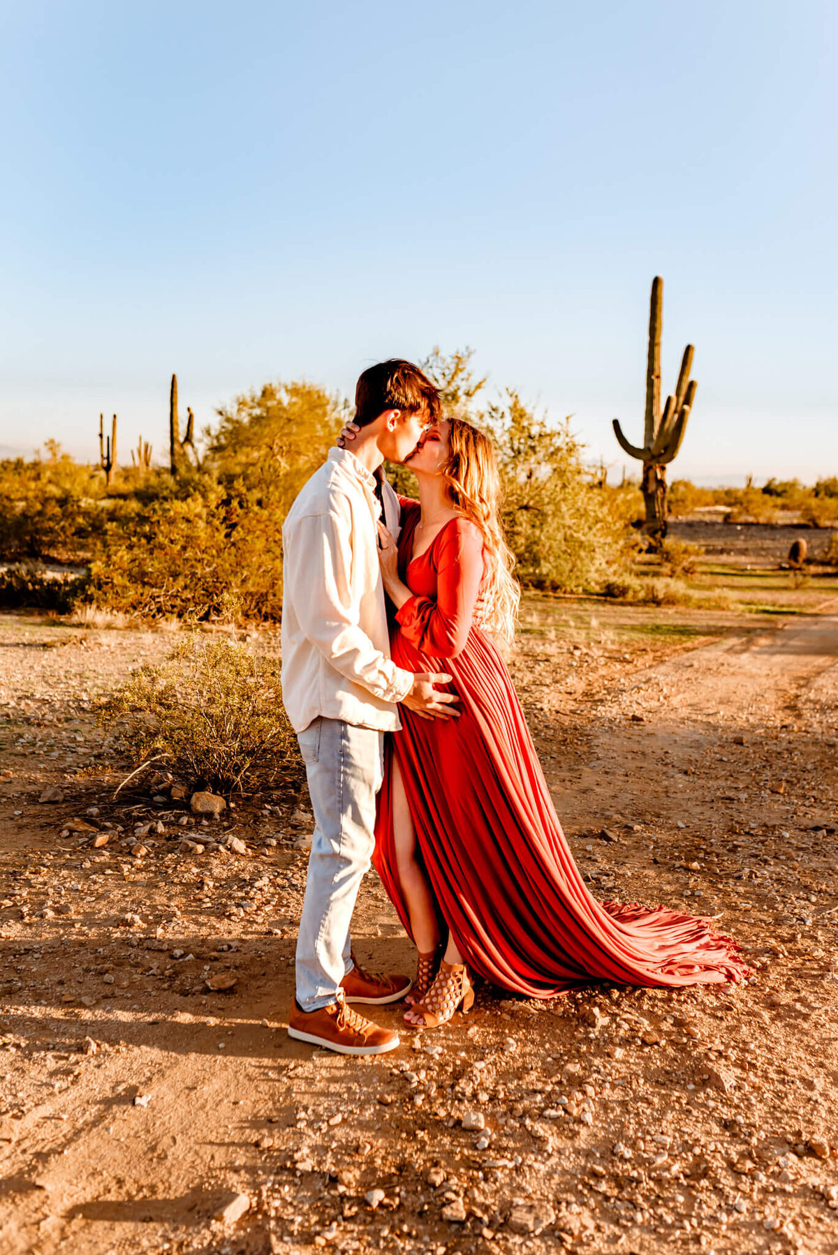 AZ couple kissing for maternity photo